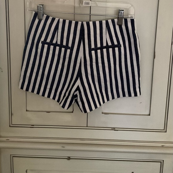 Banana Republic Striped short - Picture 2 of 3